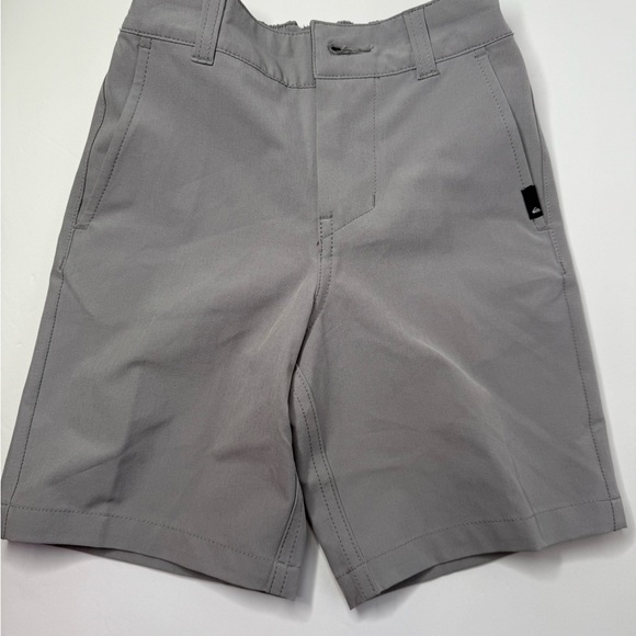 Boys quicksilver Gray Shorts size 5 - Picture 1 of 2